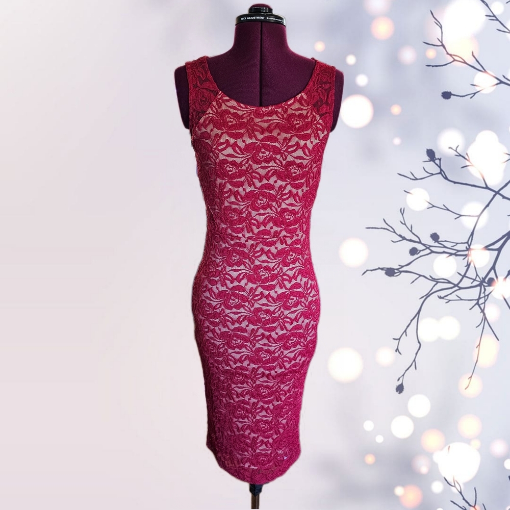 Soprano Red Floral Lace Sleeveless Midi Bodycon Dress Medium